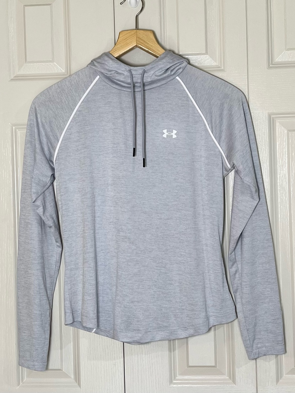 Under Armour Women’s M Velocity Light Gray Long Sleeve Hoodie Fitness Shirt